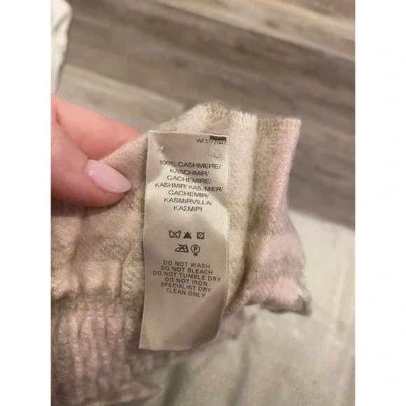 RARE - Burberry Scarf - Blush Pink - Picture 3 of 6